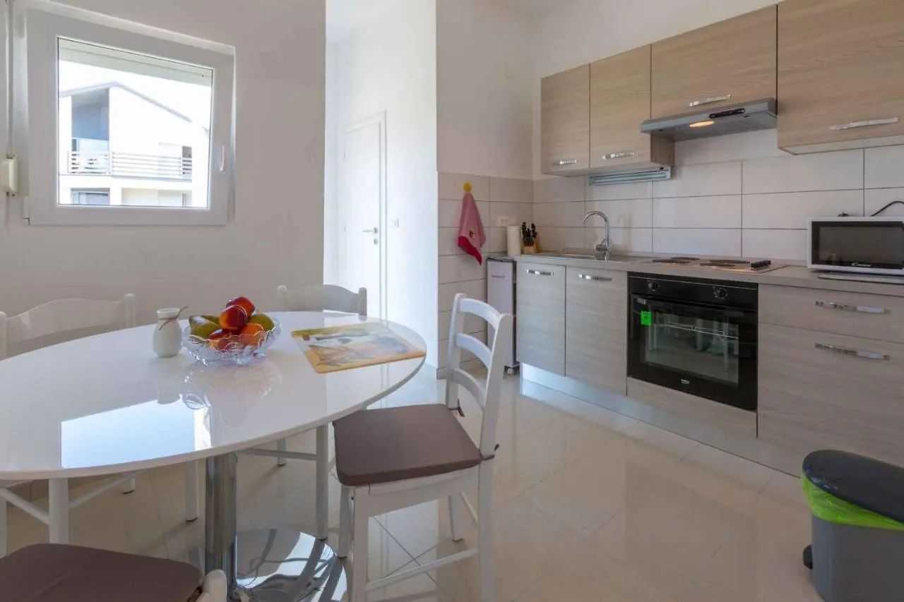 Apartment In Dramalj 39040