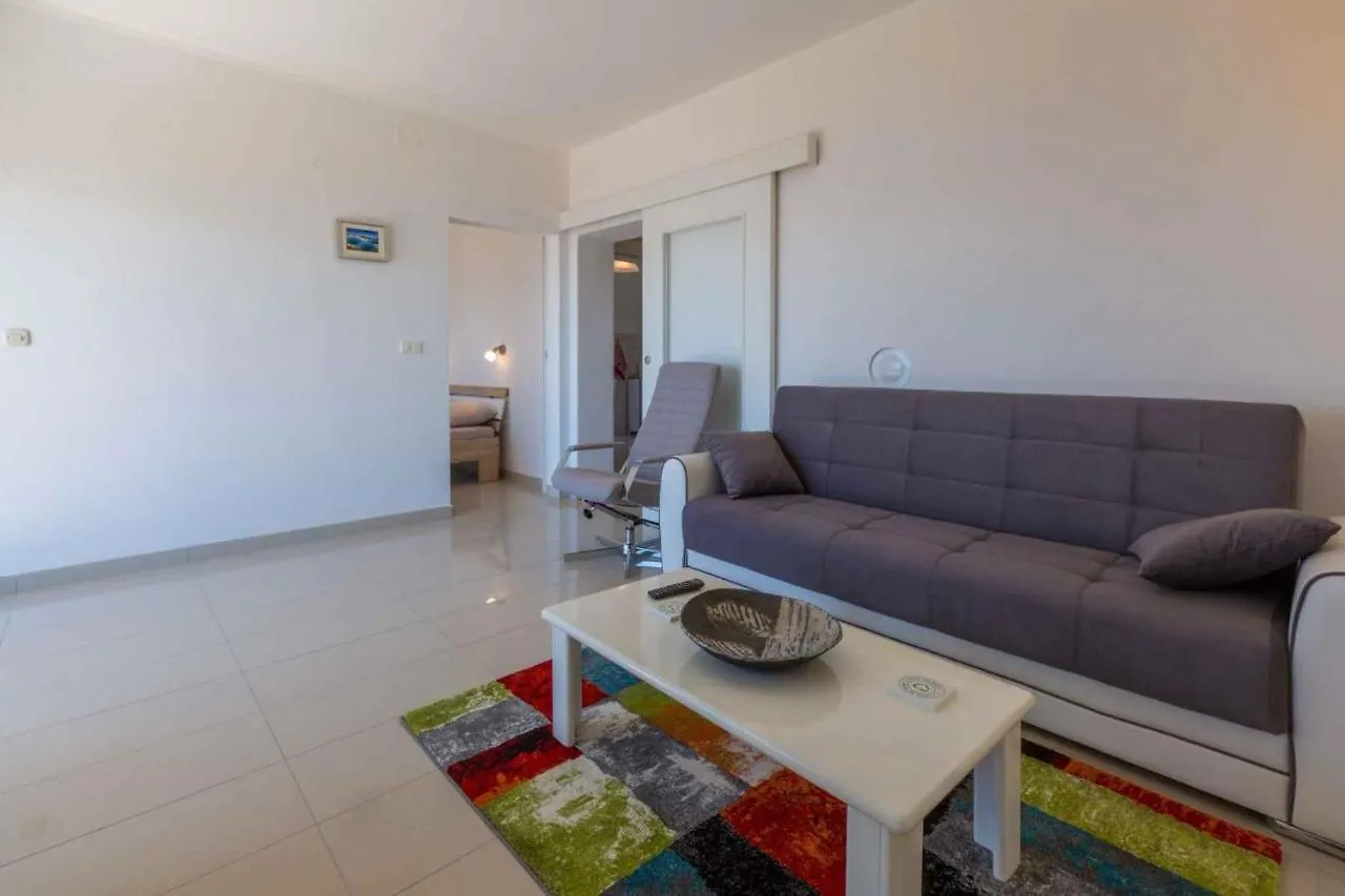 Apartment In Dramalj 39040