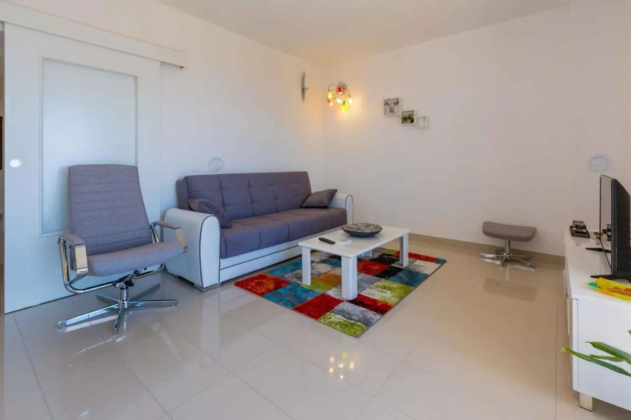 Apartment In Dramalj 39040