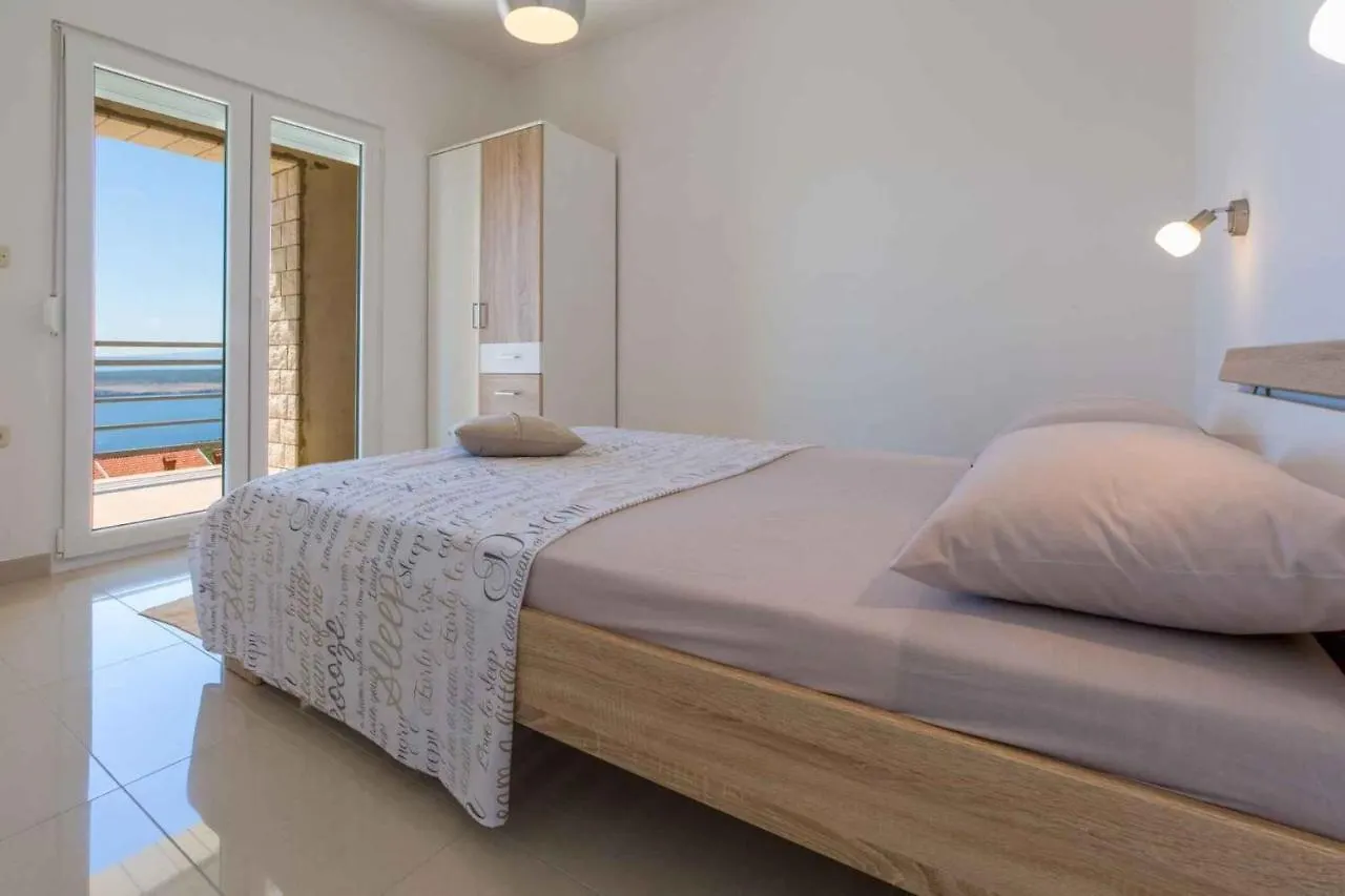 Apartment In Dramalj 39040