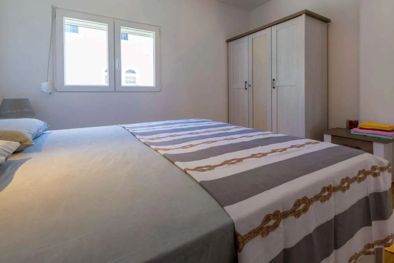 Apartment In Dramalj 39040