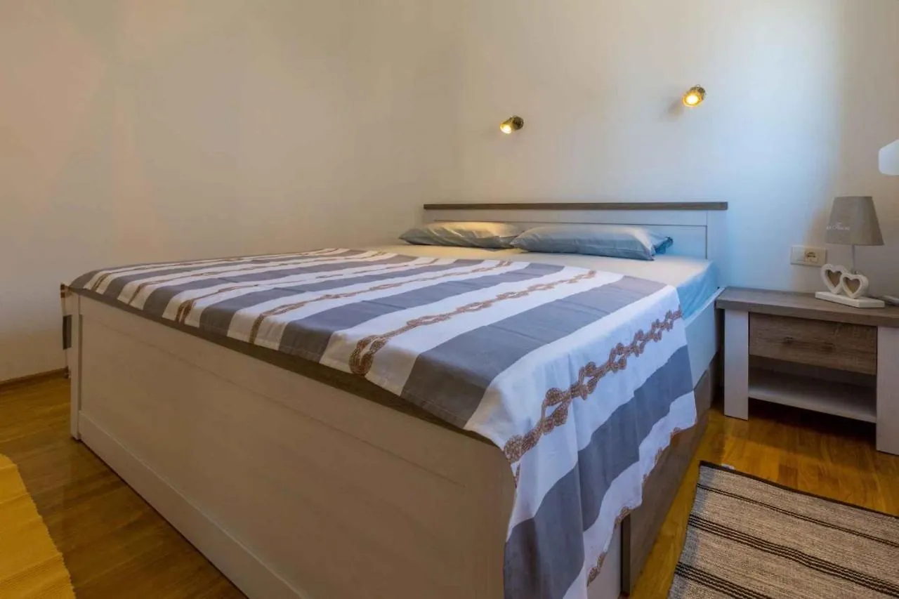Apartment In Dramalj 39040