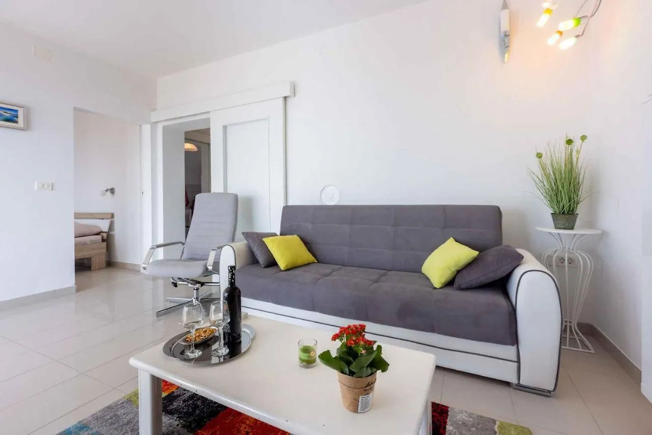 Apartment In Dramalj 39040