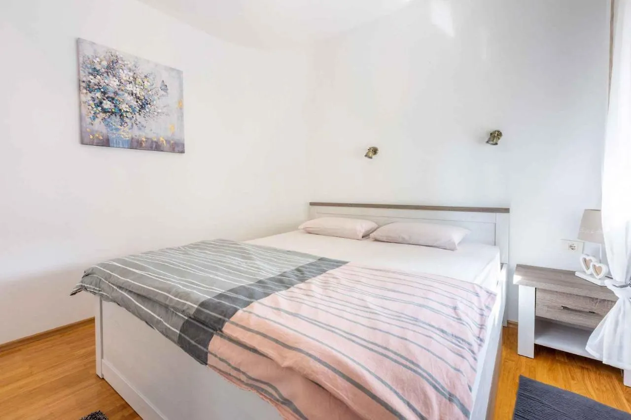 Apartment In Dramalj 39040
