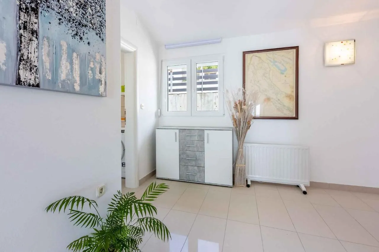 Apartment In Dramalj 39040