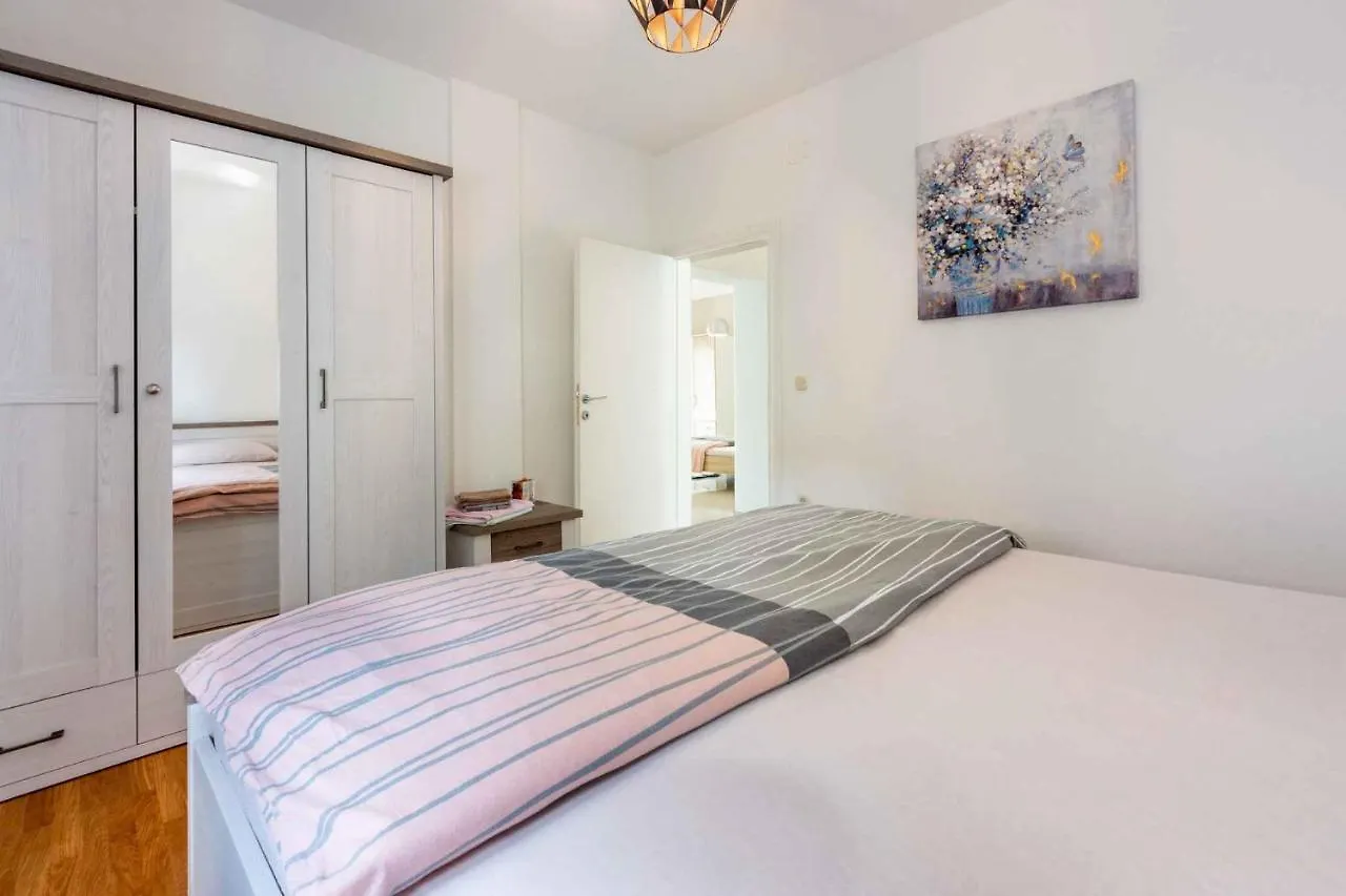 Apartment In Dramalj 39040