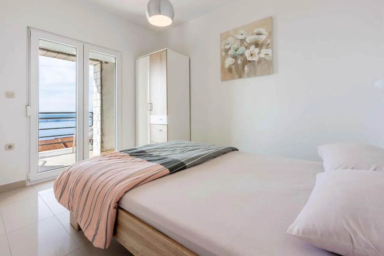 Apartment In Dramalj 39040